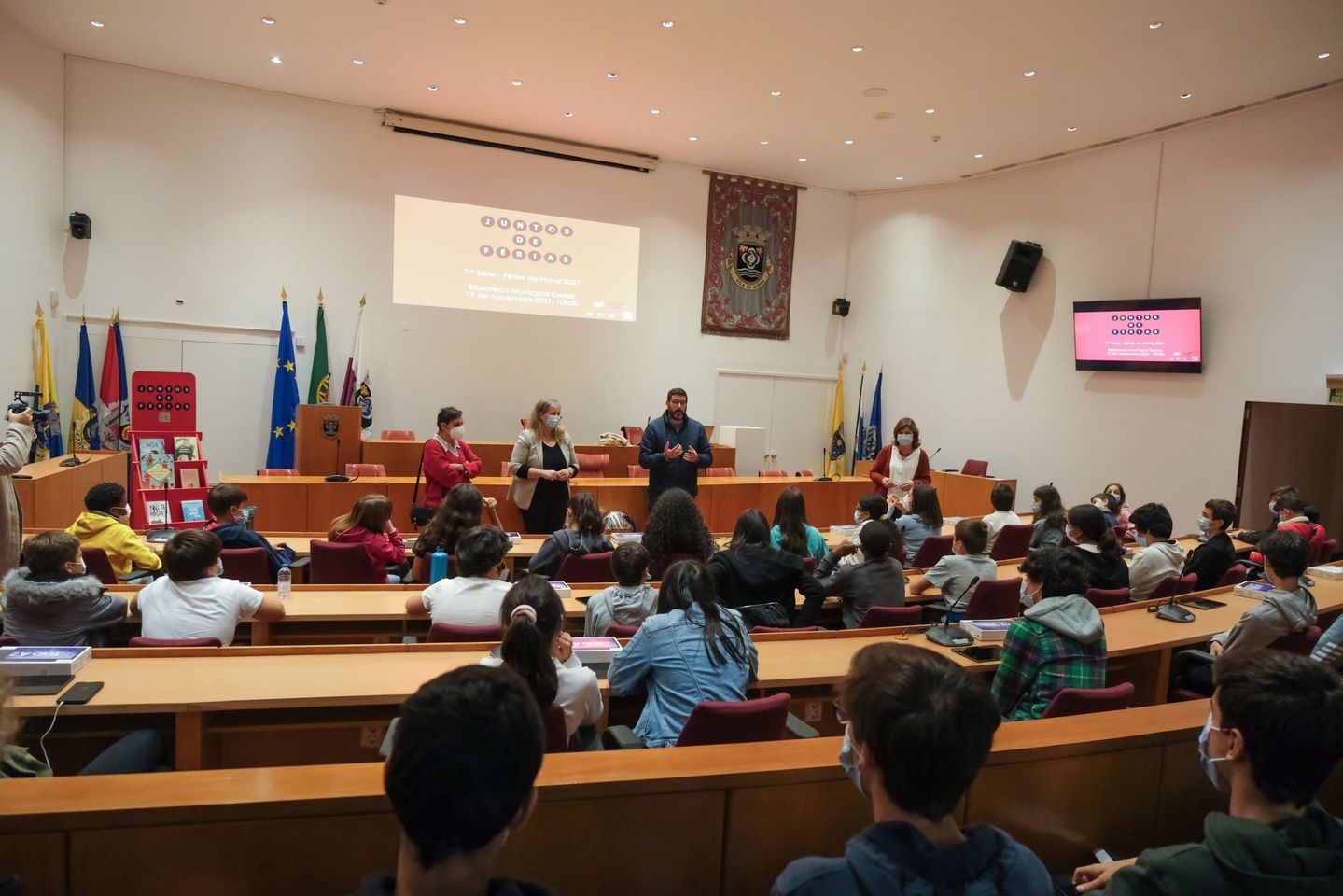 Alunos da EB S. Bruno no lançamento do projeto 'Juntos de Férias' na Biblioteca Municipal de Oeiras