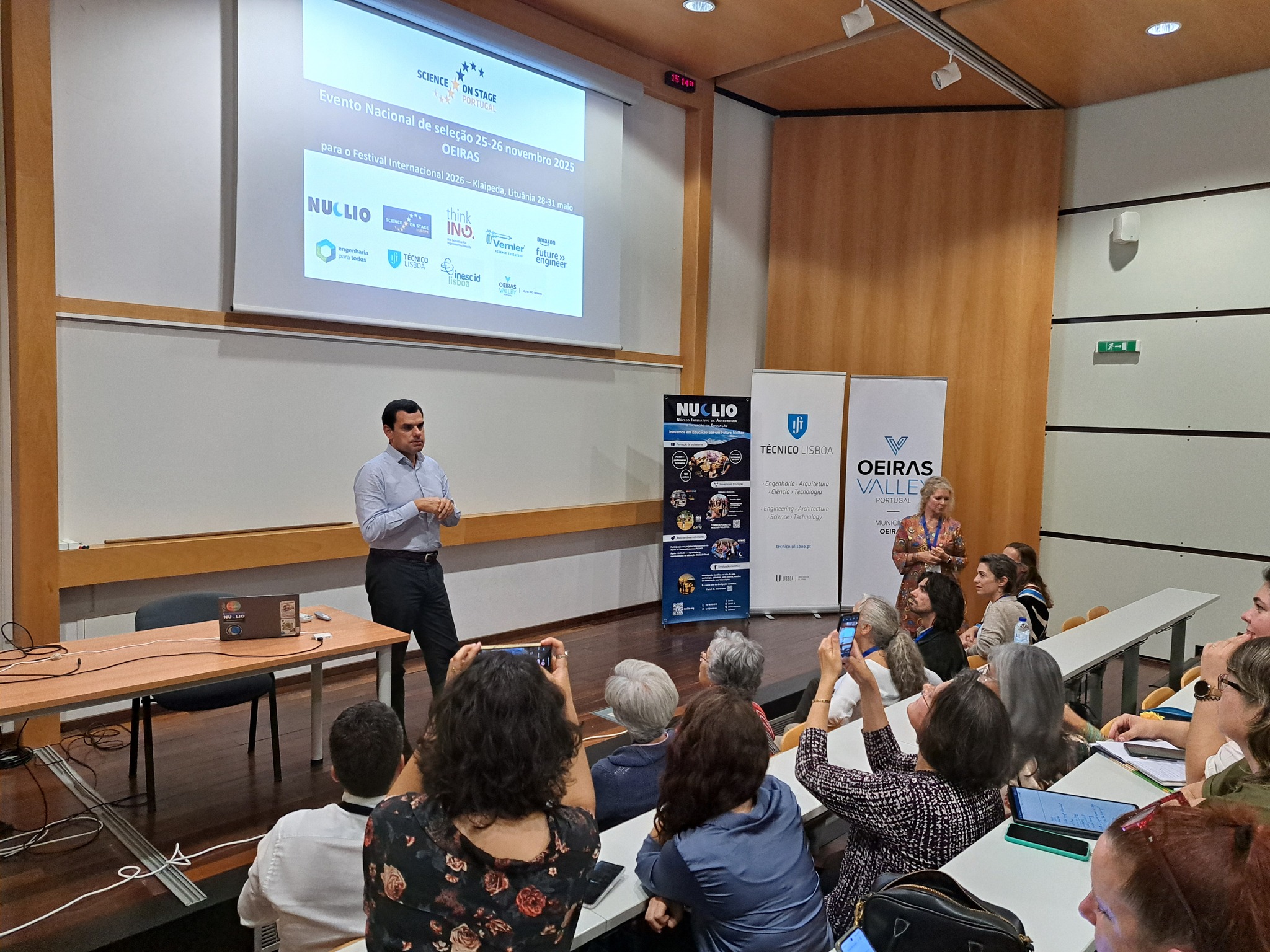 Science on stage2.jpg