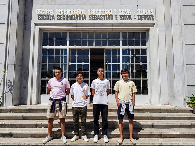 Equipa de alunos da Escola Sebastião e Silva qualificou-se para a 2ª fase do TMC