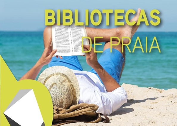 Pessoa a ler nas praias de Oeiras